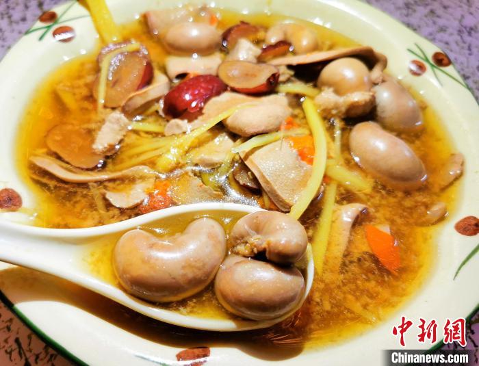 猪腰鸡子酒(菜名) 李晓春 摄 猪腰鸡子酒(菜名) 李晓春 摄
