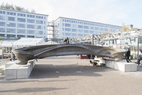  世界首个3D打印钢桥在荷兰设计周揭幕 