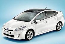 Toyota Prius插件太阳能车顶丰田还开发了一种效率更高的8.8kWh电池组