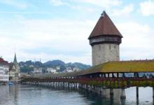 瑞士建筑系学生设计和建造苏黎世立交桥下的木制活动亭