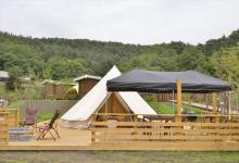 建造了八个弹出式豪华帐篷客舱用于游览威尔士乡村