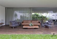 充满植物的庭院在AMZ Arquitetos的巴西住宅中创造出天然的飞地