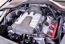 发动机舱内装有可产生559kW功率的7.3升AMG奔驰V12发动机