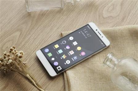  中国的智能手机制造商酷派有时在印度推出其Cool 1 Dual手机 