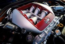 GT-R使用的是3.8升双涡轮增压V6发动机功率为404kW