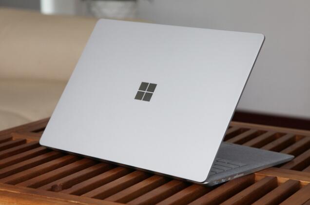  评测微软Surface Laptop笔记本怎么样以及HP ENVY 13如何 