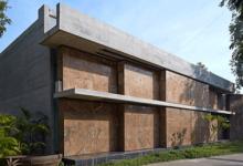 滑动和旋转的墙壁为Matharoo Associates的房屋门面赋予生命力