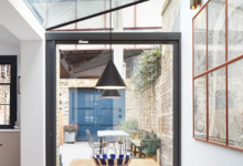 Fraher Architects在伦敦的联排别墅中增加了玻璃屋顶的扩展