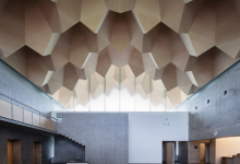 Furuichi and Associates献给日本约文时代的锯齿状木屋顶博物馆
