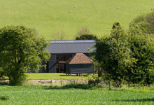 Liddicoat＆Goldhill将18世纪的谷仓改造成英国乡村住宅