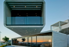 ClavelArquitectos为西班牙CrossedHouse创建了极端的混凝土悬臂