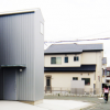 藤修平和他的工作室为Kosai的一对年轻夫妇及其子女设计了住所