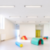 GraalArchitecture在法国的一家幼儿园中增加了三层波纹金属小屋
