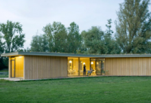 GAAGA使用预制的木墙在荷兰公园中建造三足茶馆