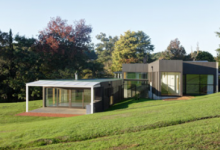 霍尼曼史密斯建筑师为澳大利亚农舍增添了一个山坡拥抱