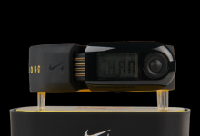 今年新增的NikeSportLoop腕带具有独特的反射线