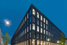 MaxDudler设计的苏黎世办公大楼采用网格状花岗岩外墙