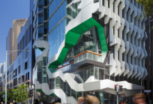 澳大利亚建筑师学会搬入雕塑的里昂的墨尔本塔楼