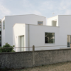 法国建筑工作室RAUM在布列塔尼安排了一系列度假公寓