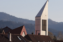 Architektur3为黑森林教堂增加了三角形的木塔