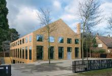 耐候钢立面覆盖CLT框架的荷兰联排别墅