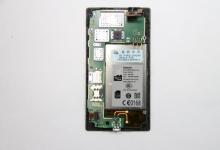 有一个microSD插槽可容纳存储Ektra高质量照片的存储卡