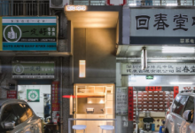 Onexn Architects将深圳微咖啡馆挤到比停车位更窄的空隙中