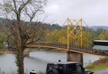 阿肯色州交通部正在对目击者目睹的危险过境点海狸大桥进行检查