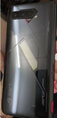 全新的Asus Rog Phone将获得较大的电池电量