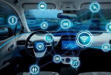 联网和自动驾驶汽车的试验将在汽车内部的屏幕上显示道路标志