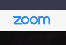 Zoom的第一款硬件设备是27英寸平板电脑，带有3个摄像头和8个麦克风