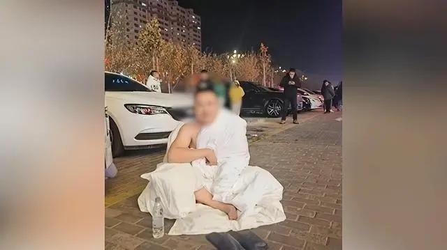 新疆地震男子裹被子从5楼箭步逃生