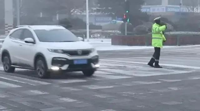 浙江多地发布停课通知