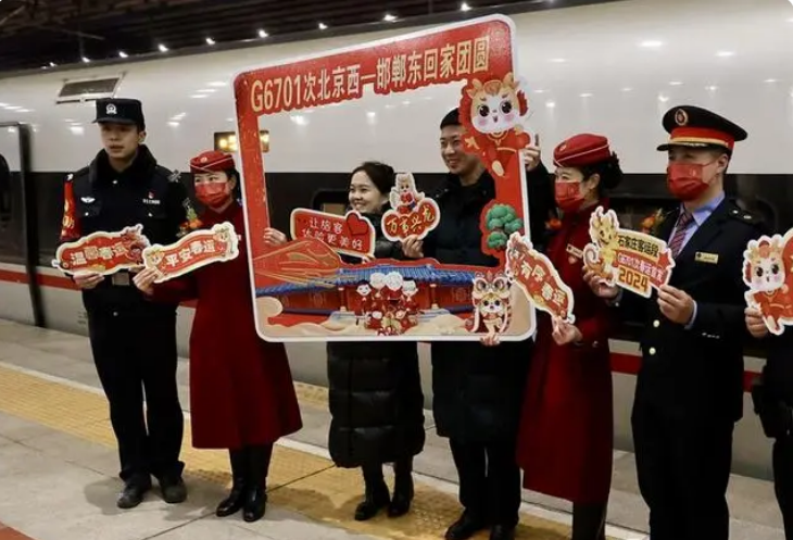 2024春运首日多地出行实况