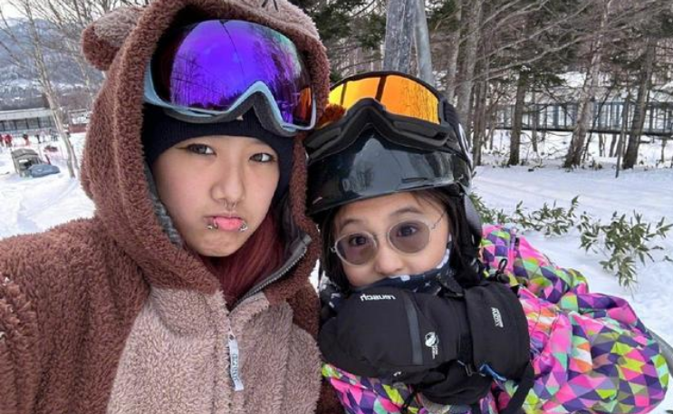 贾静雯女儿梧桐妹戴唇环舌环