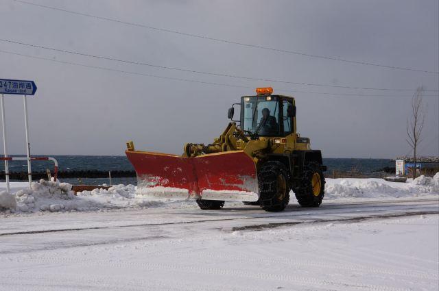 推雪车推过后冻雪纹丝不动