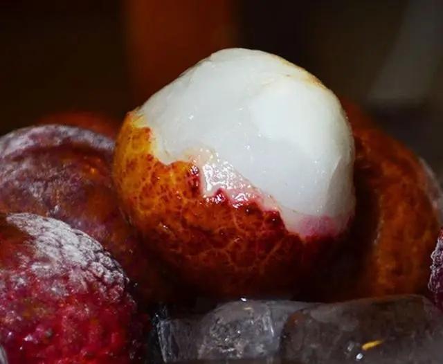 广东300吨冻眠10个月荔枝解冻上市