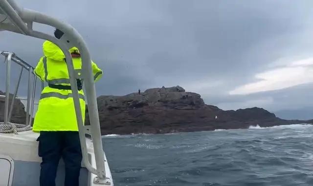 女子深圳玩桨板连人带板漂至香港