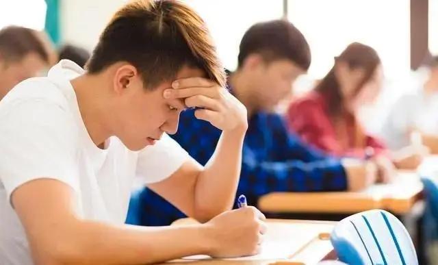 男生复读一年高考成绩涨380分