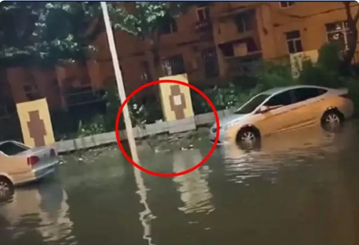 暴雨积水路灯杆漏电 男子触电身亡