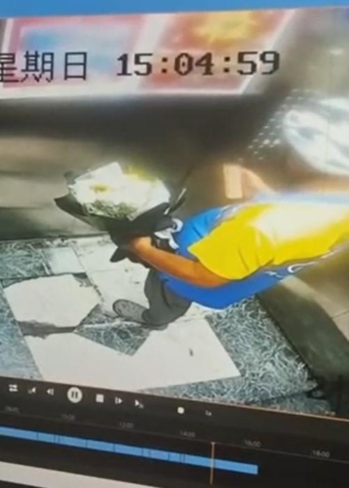 女子七夕买鲜花退订后收到菊花 涉事商家遭网暴！