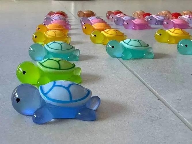 商家日薪200元招工画眼睛嘴巴 “乌龟对对碰”能走多远？