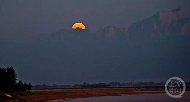 今年首个“超级月亮”现身