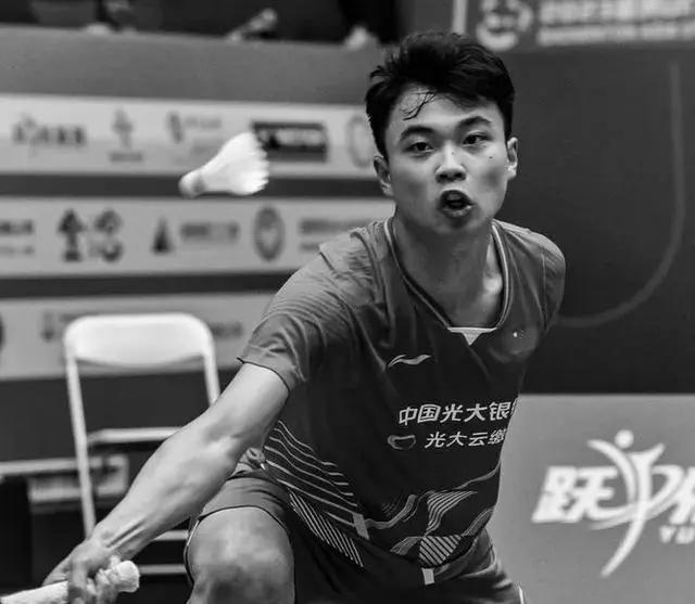 17岁羽毛球小将张志杰比赛中晕倒去世