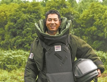 排爆勇士：从陆地走向深海
