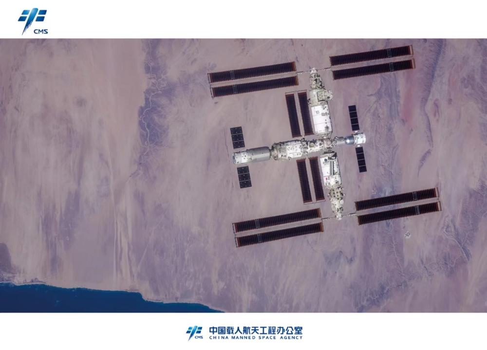 官方发布！中国空间站首张超高清全身照