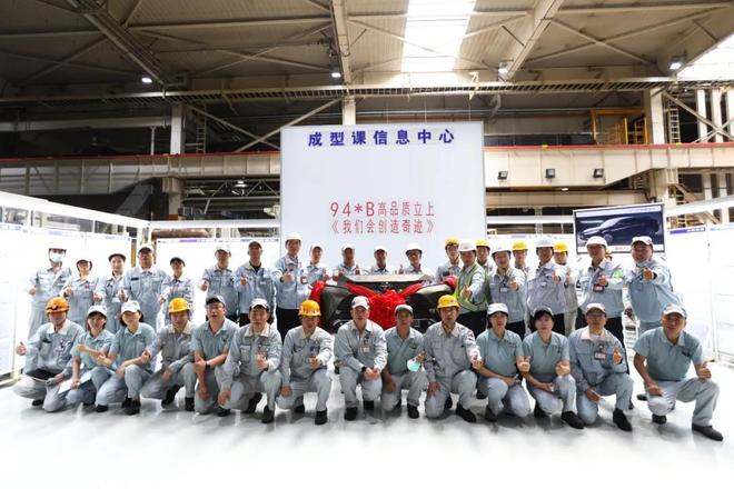 或定名锐放/11月量产 一汽丰田Harrier白车身下线