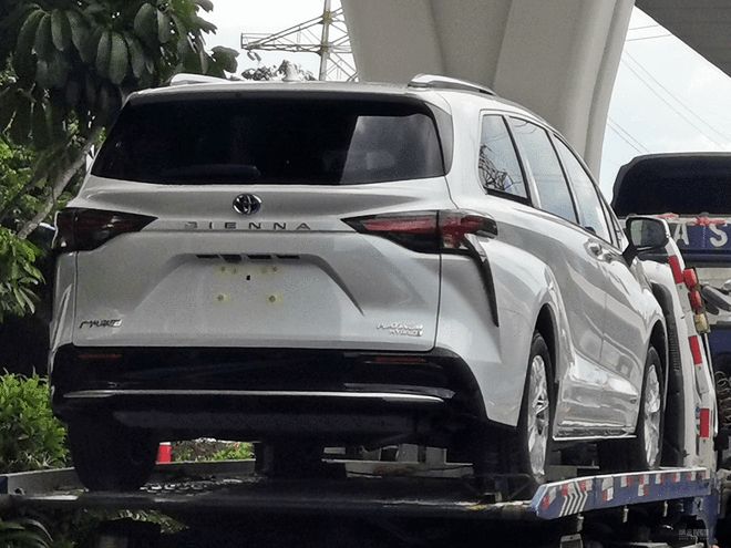 广汽丰田赛那实车曝光 搭2.5L混动/下半年上市